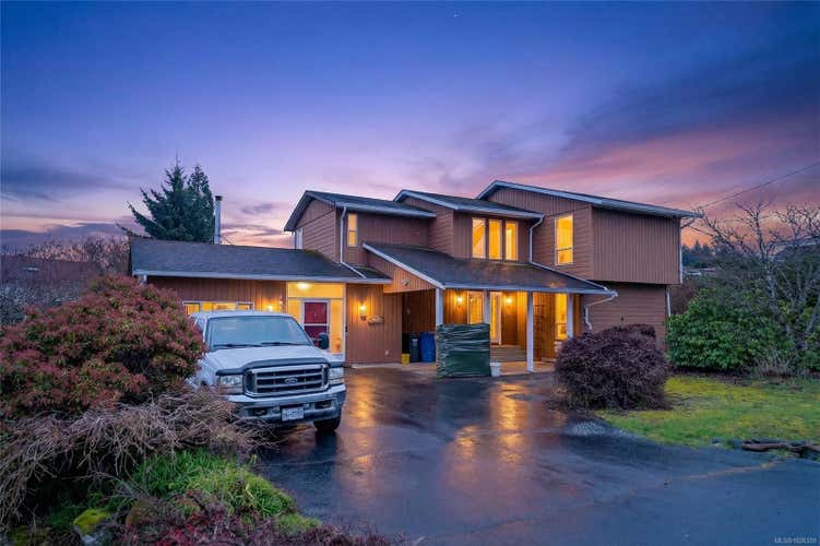 10875 Grandview Rd, Saltair BC V0R 2E0