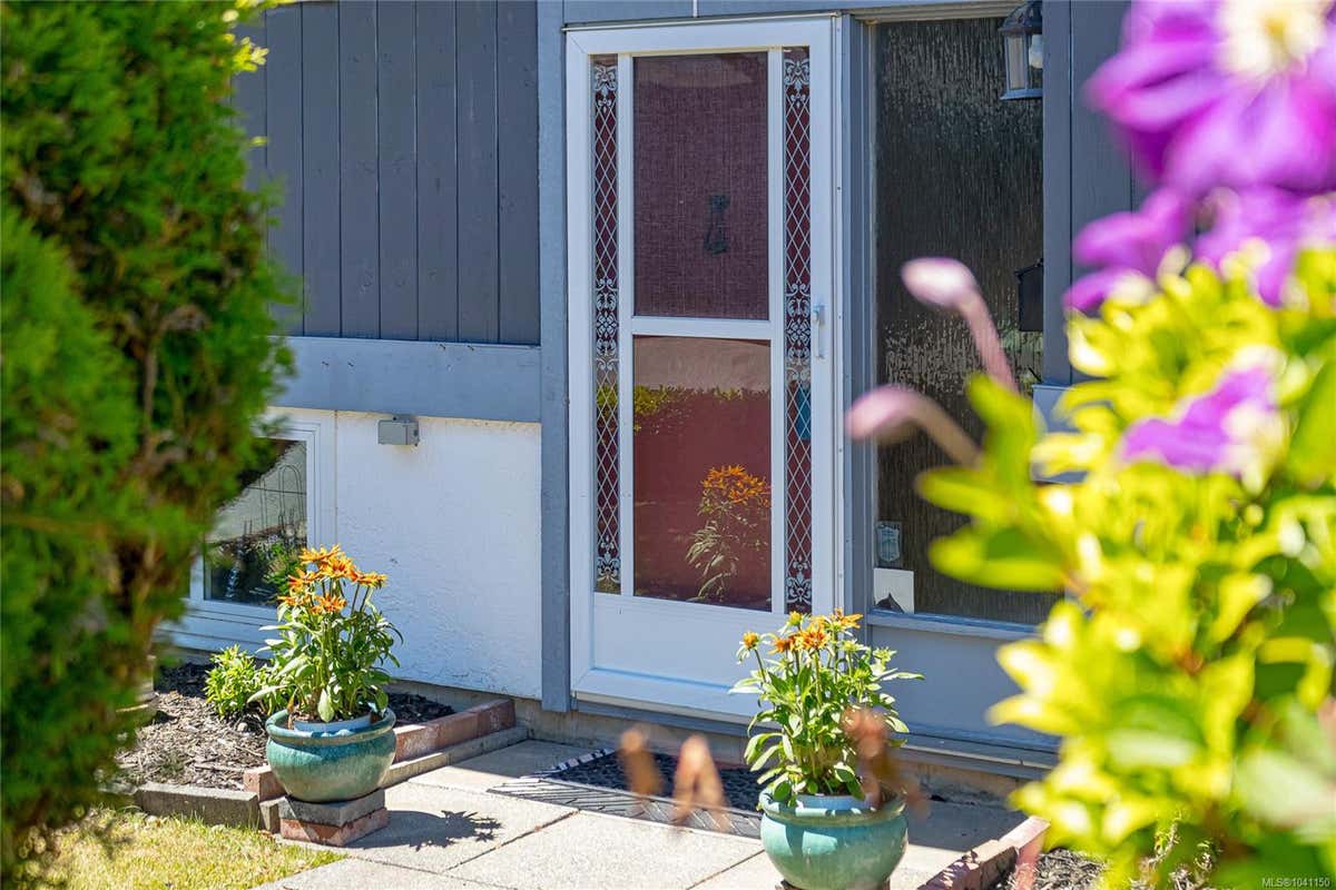 #1-4391 TORQUAY DR
