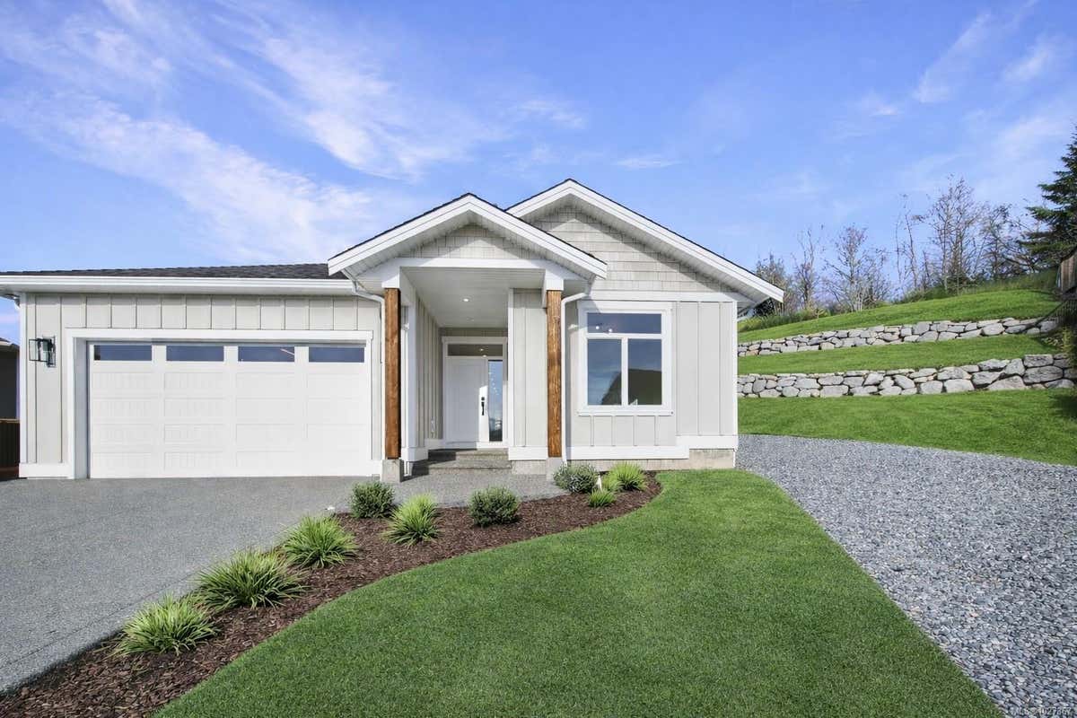 3692 LYALL POINT CRES