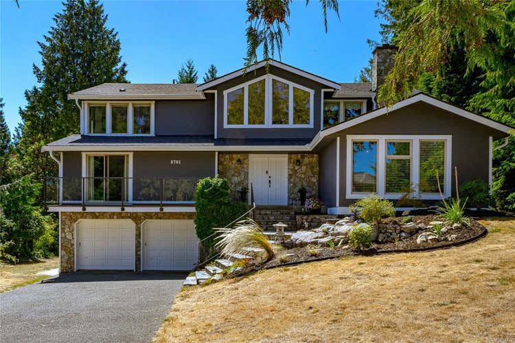 8781 Forest Park Dr, North Saanich BC V8L 4E8