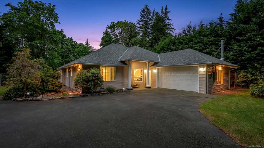 5888 Sea Terrace Rd, Courtenay BC V9J 1W1