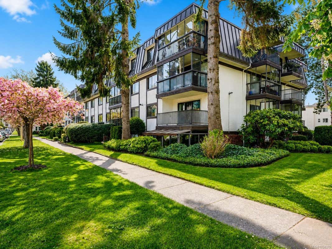 302-1101 HILDA ST, VICTORIA, BC V8V 4T2, photo 1