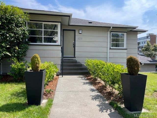 1211 Fairfield Rd, Victoria BC V8V 3B3