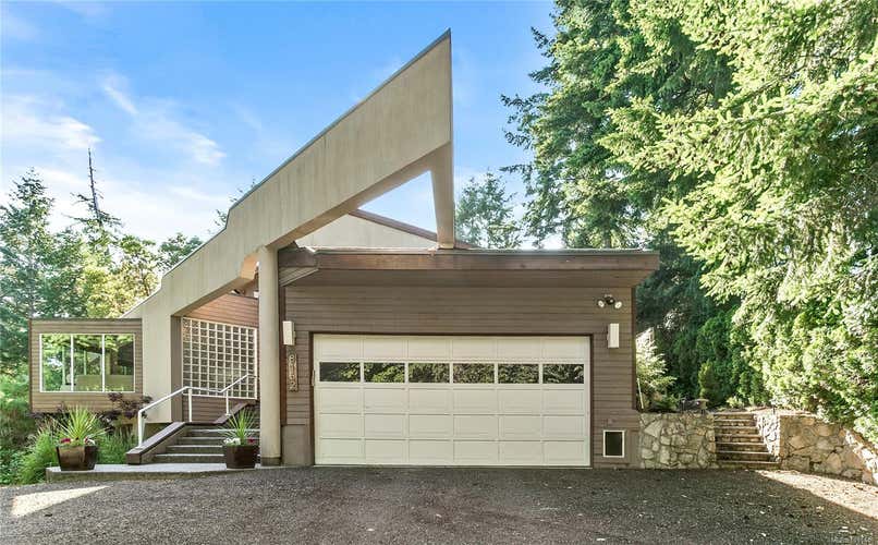 8152 Woodwyn Terr, Central Saanich BC V8M 1S2