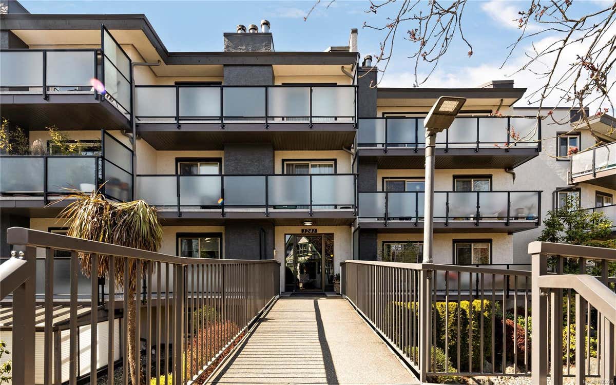 402-1241 FAIRFIELD RD, VICTORIA, BC V8V 3B3, photo 1