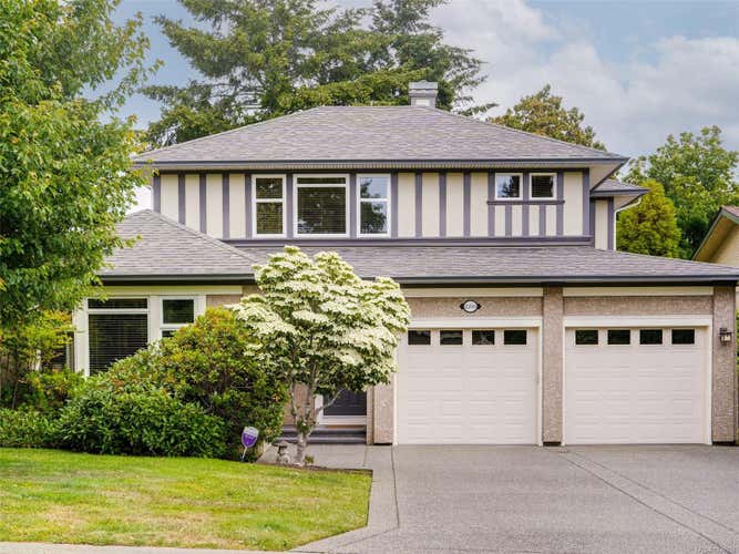 2286 Hazelton Pl, Saanich BC V8N 5C3