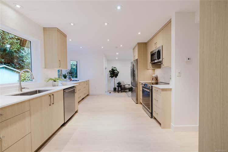 5180 Rutli Meadows Pl, Saanich BC V8Y 1X6