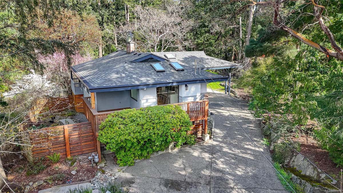 2660 MACDONALD DR E