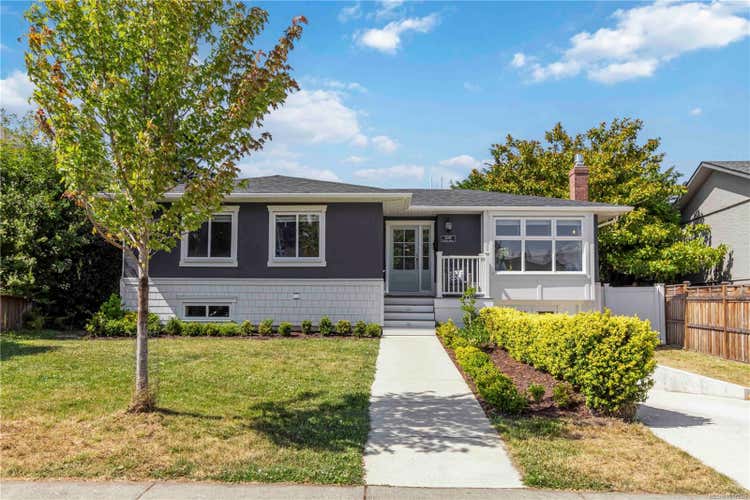 2240 Kinross Ave, Oak Bay BC V8R 2N5