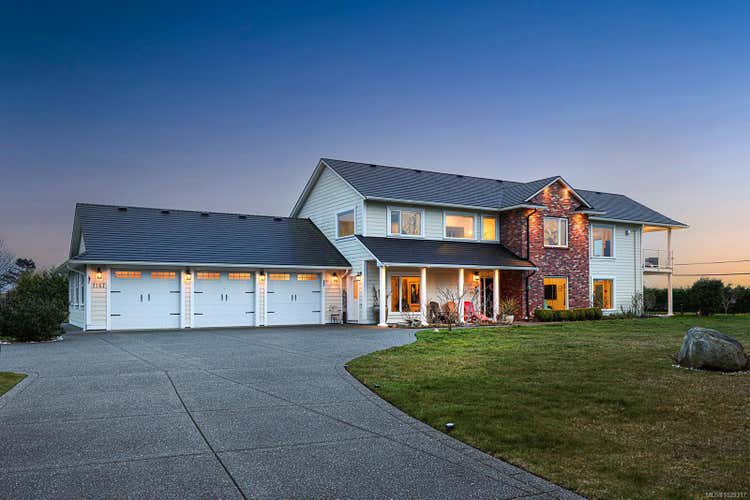 1167 Tara Rd, Comox BC V9M 3T5