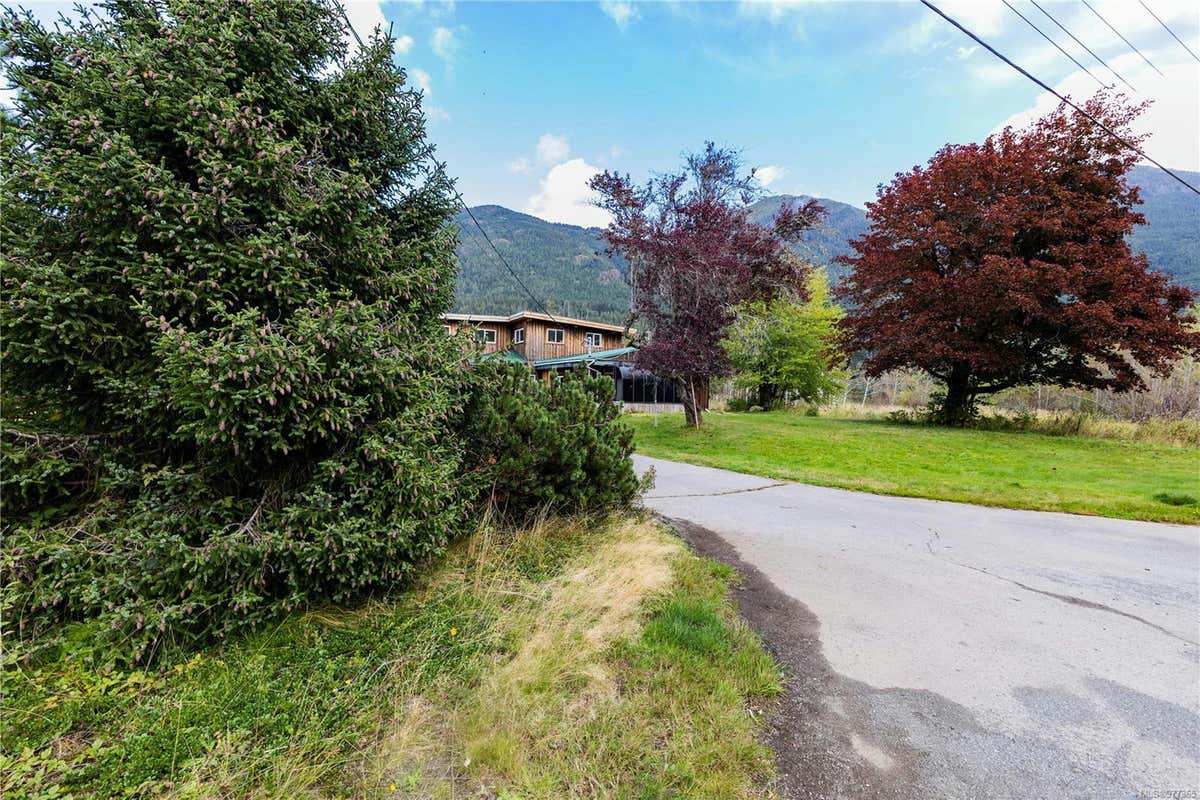 958 Despins Rd, Sayward BC V0P 1R0, Sayward, BC V0P 1R0 House For Sale