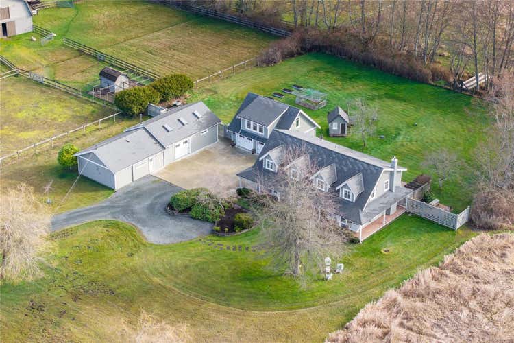 766 Hemsworth Rd, Qualicum Beach BC V9K 1R1