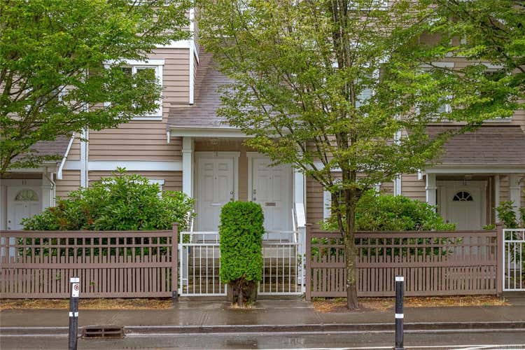 1043 Caledonia Ave # 13, Victoria BC V8T 1E7