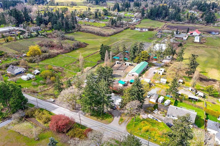 4040 Holland Ave, Saanich BC V8Z 5K1