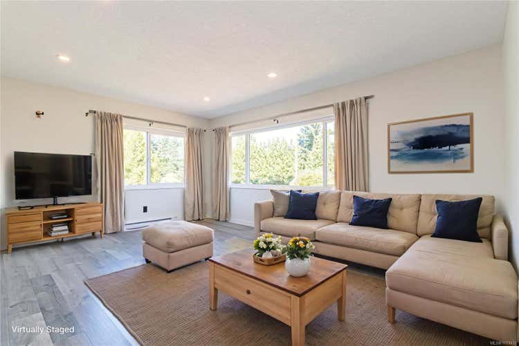 3995 Arlene Pl, Saanich BC V8Z 6J1