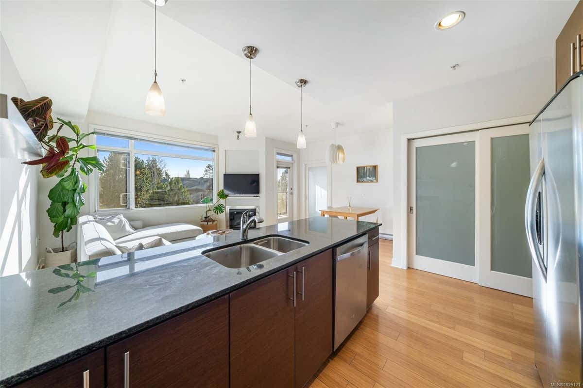 3614 Richmond Rd # 303, Saanich BC V8P 4R5, Saanich, BC V8P 4R5