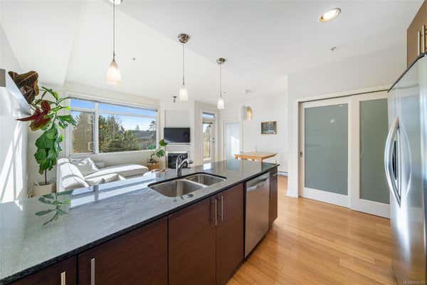 303-3614 RICHMOND RD, SAANICH, BC V8P 4R5, photo 1