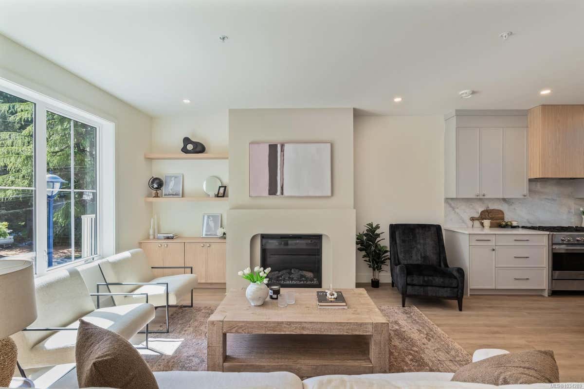 102-2770 VANTILBURG CRES