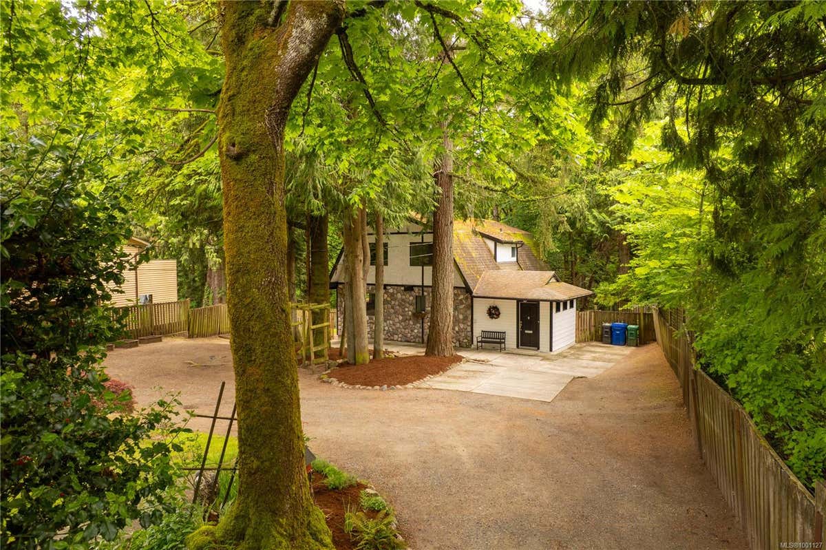 1029 Old Victoria Rd  