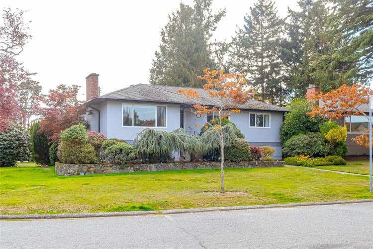 1723 Taylor St, Saanich BC V8R 3E7