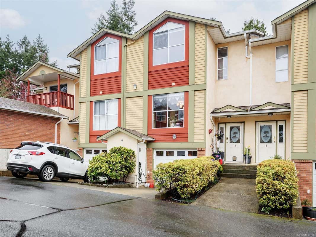 #19-4560 WEST SAANICH RD