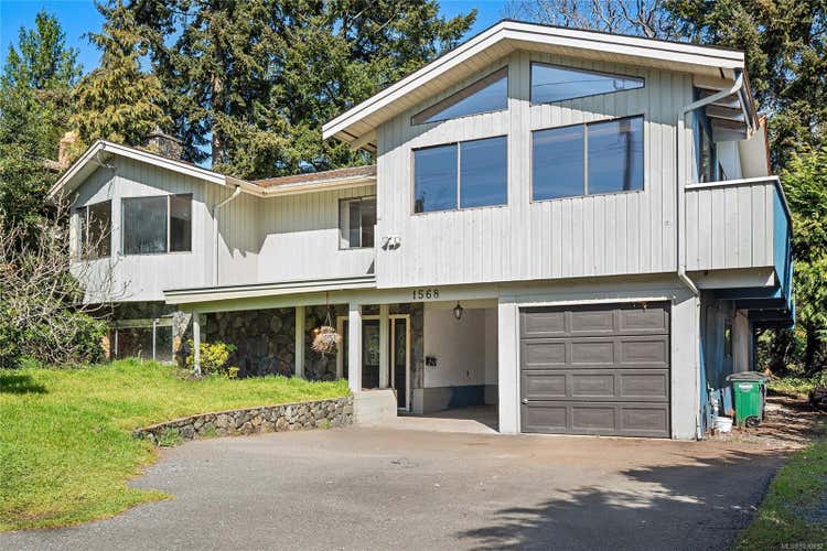 1568 Arbordale Ave, Saanich BC V8N 2B7