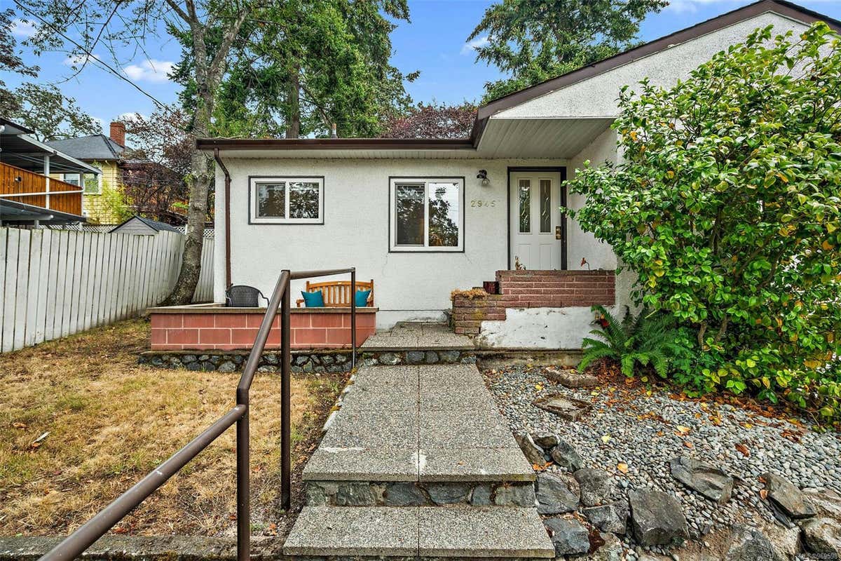 2945 Graham St, Victoria BC V8T 3Z5, Victoria, BC V8T 3Z5 House For