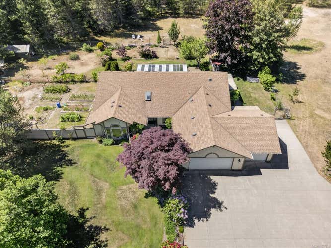 657 Sierra Pines Rd, Comox BC V9M 3W8