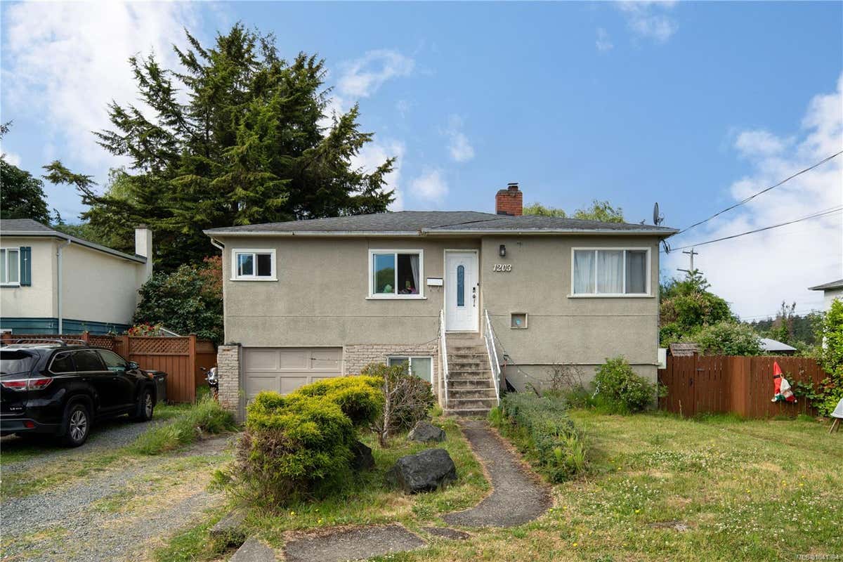 1203 PEARCE CRES