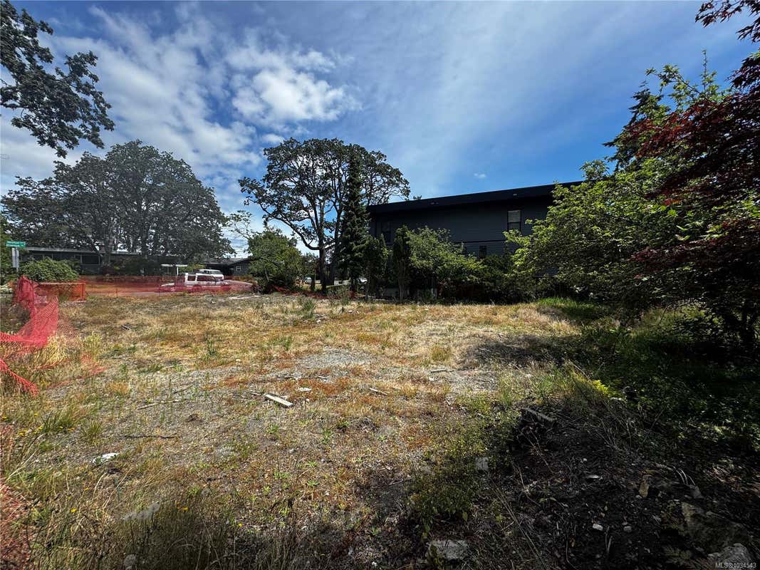2501 WOOTTON CRES